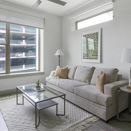 Landing - Modern Apartment With Amazing Amenities Houston Exterior photo
