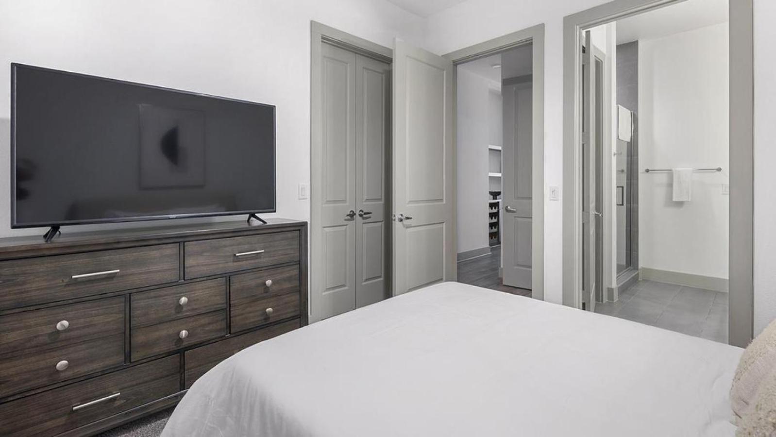 Landing - Modern Apartment With Amazing Amenities Houston Exterior photo