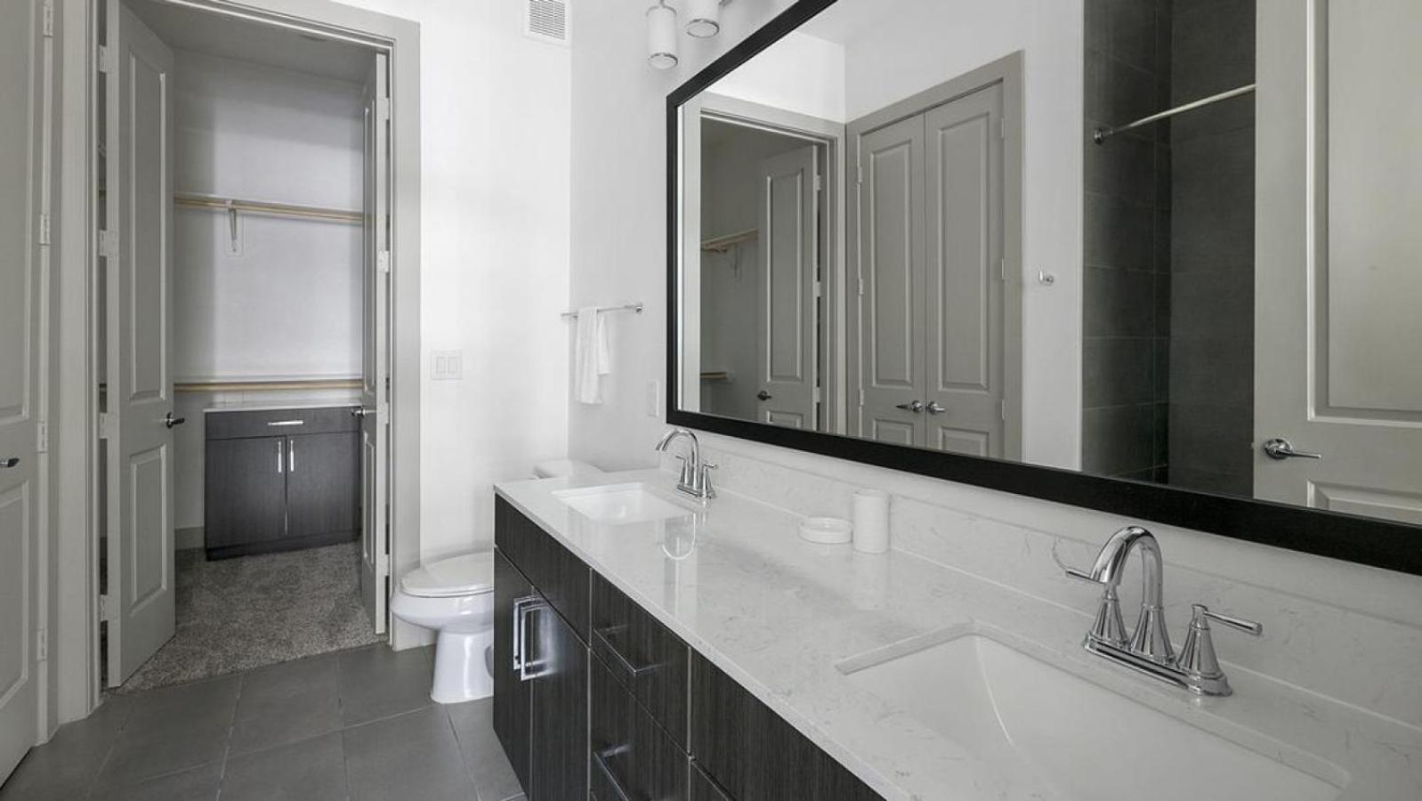Landing - Modern Apartment With Amazing Amenities Houston Exterior photo
