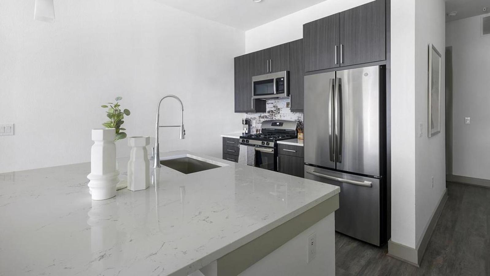 Landing - Modern Apartment With Amazing Amenities Houston Exterior photo