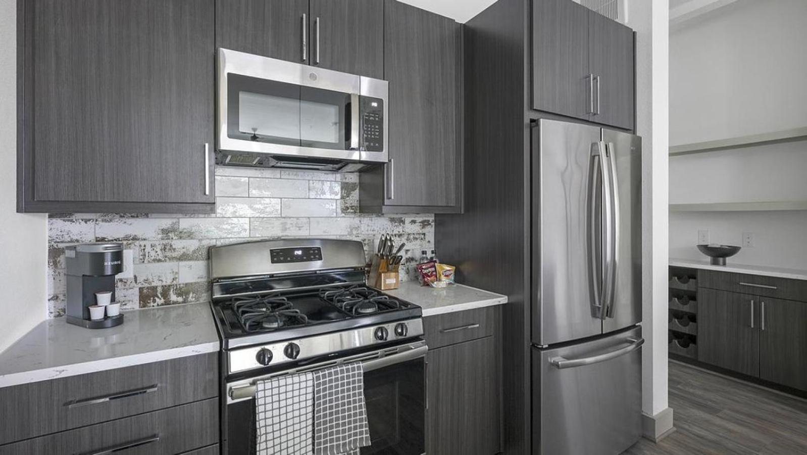 Landing - Modern Apartment With Amazing Amenities Houston Exterior photo